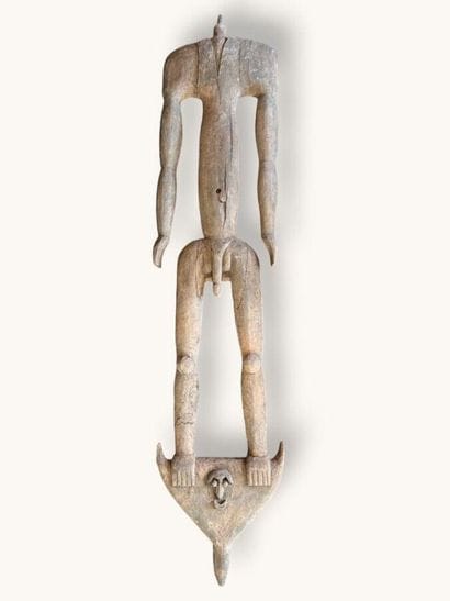 SET OF WOODEN SCULPTURES
Set includes: a...