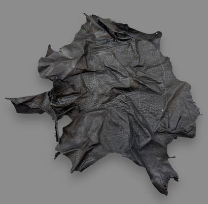 [LEATHER HANDLE]
Set of 8 black-dyed ostrich...