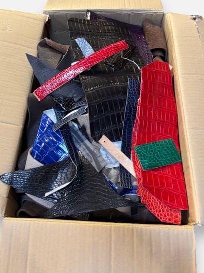 [LEATHER HANDLE]
Box containing assorted...