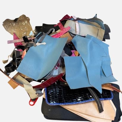 [LEATHER HANDLE]
Assortment of various leather...