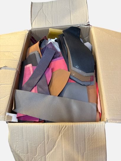 [LEATHER HANDLE]
Box containing assorted...