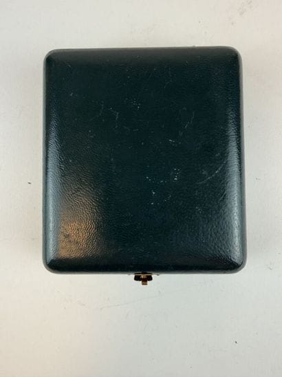 [MEDALS]
Set of medals consisting of:
- an...