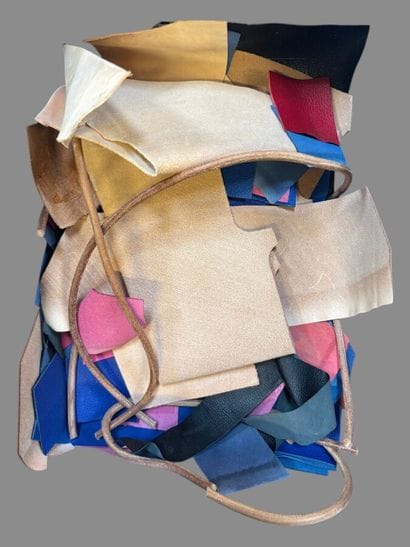 [LEATHER HANDLE]
Assortment of various leather...