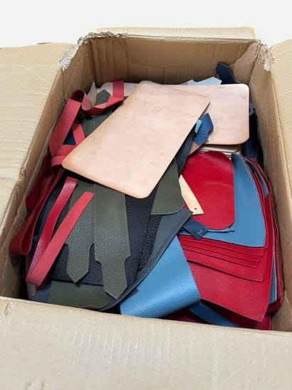 [LEATHER HANDLE]
Box containing assorted...