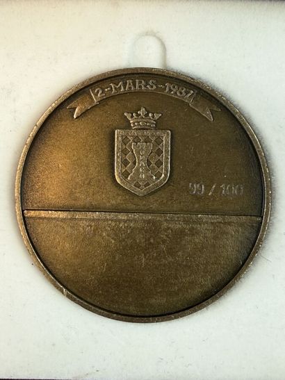 [MEDALS]
5 gold-plated and silver-plated...