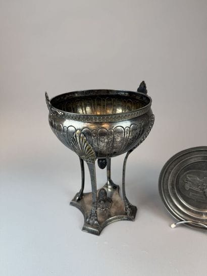 [Silver plated metal]
Silver plated metal...