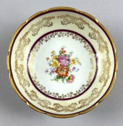 LIMOGES - FRANCE 
Small tripod porcelain...