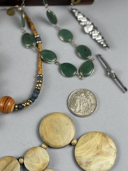 [FANTASY JEWELRY]
Set of fantasy jewelry...