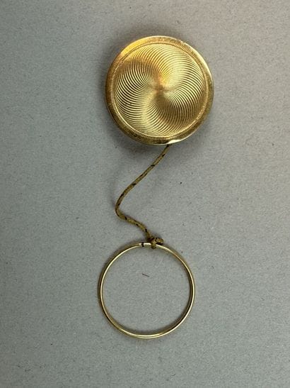 [TRINKETS]
Set of metal and gold-plated metal...