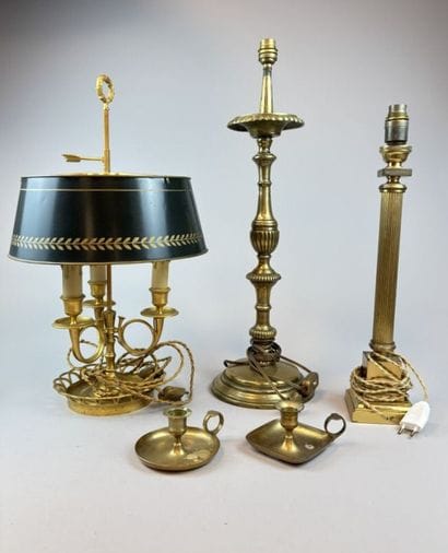 LAMP SET 
Brass set consisting of: 
- Three-light...