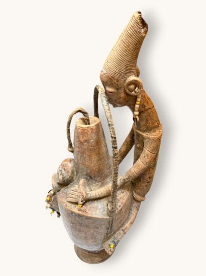[AFRICAN ART]
Lot consisting of: 
- MANGBETU/MAKERE...
