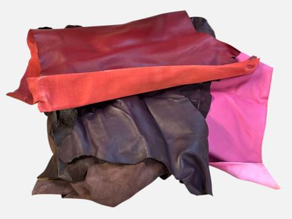 [LEATHER ROLLS]
Box containing various rolls...