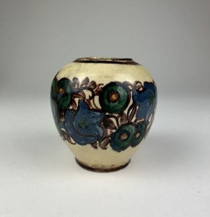 [CERAMICS]
Set of three ceramics comprising:...