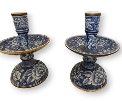 [DECORATIVE ITEMS]
Set of decorative items...