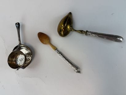 CHECK EVERYTHING
[SILVERWARE]
Silver set...