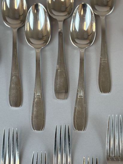 SFAM
Art Deco-style silver plated cutlery...