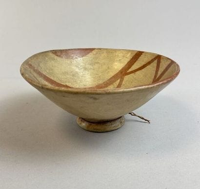 Terracotta bowl with beige and red slip.
H....