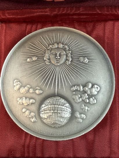 [MEDALS]
5 gold-plated and silver-plated...