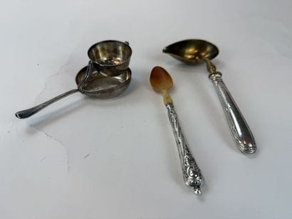 CHECK EVERYTHING
[SILVERWARE]
Silver set...