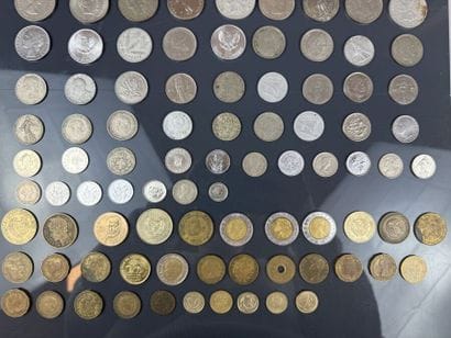 [COINS]
Lot of silver coins including 50-franc...