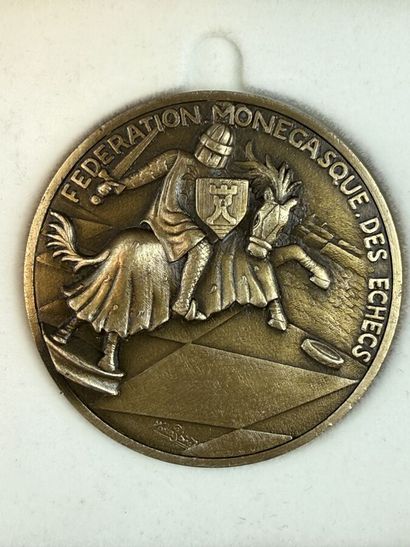 [MEDALS]
5 gold-plated and silver-plated...