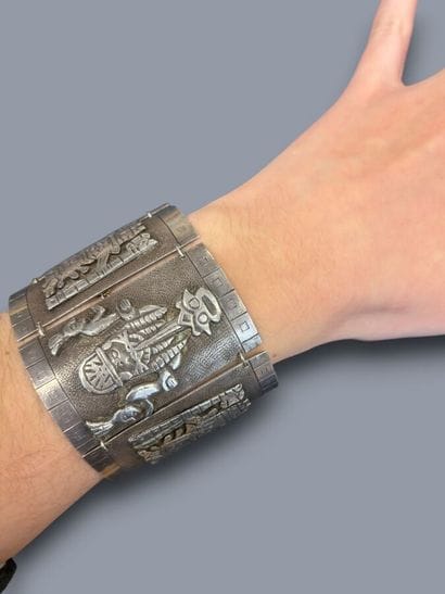 MEXICAN ARTWORK 
800°/°° silver cuff bracelet...