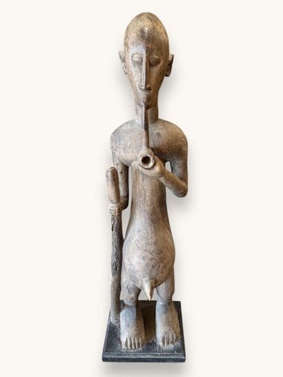 SET OF WOODEN SCULPTURES
Set includes: a...