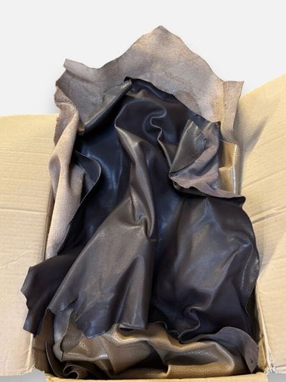 [LEATHER HANDLE]
Box containing leather scraps,...