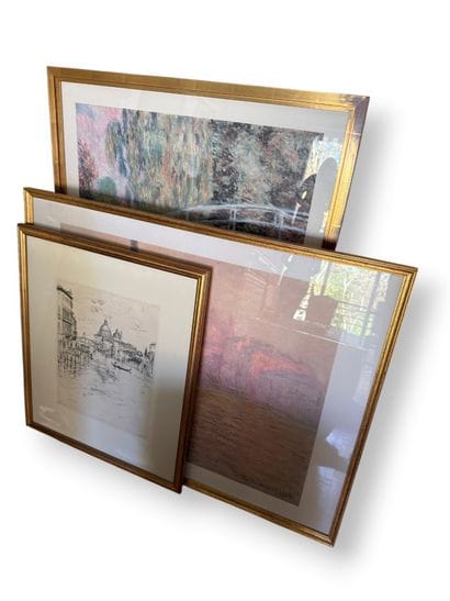 [FRAMED ARTWORKS]
A large collection of framed...