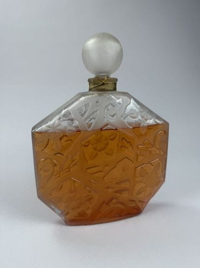 [PERFUME BOTTLE]
Jean-Charles Brosseau -...