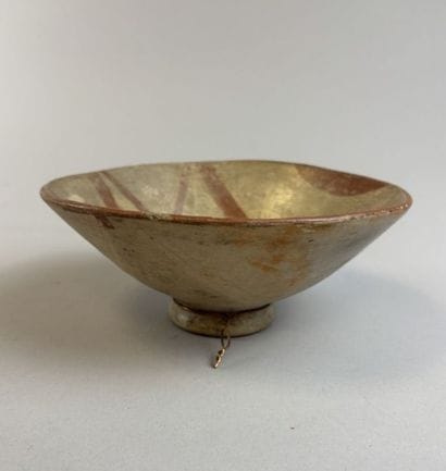 Terracotta bowl with beige and red slip.
H....
