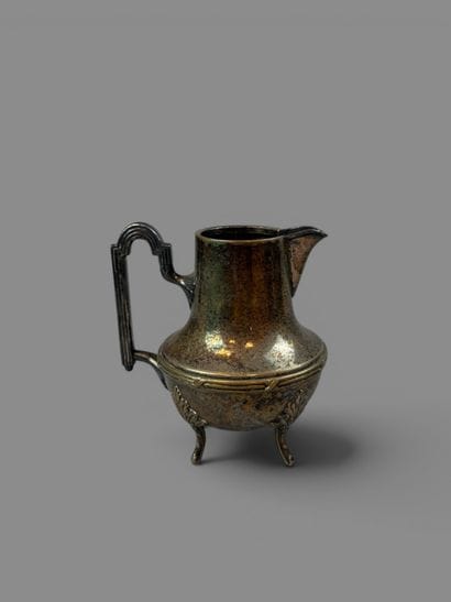 [Silver plated metal]
A silver plated serving...