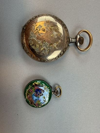 Set of two watches consisting of: 
- An 800°/°°...