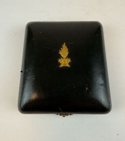 [MEDALS]
Set of medals consisting of:
- an...