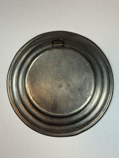 [Silver plated metal]
Silver plated metal...
