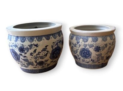 CHINA
Set of two porcelain planters with...