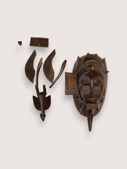 [AFRICAN ART]
Set consisting of: 
- Large...