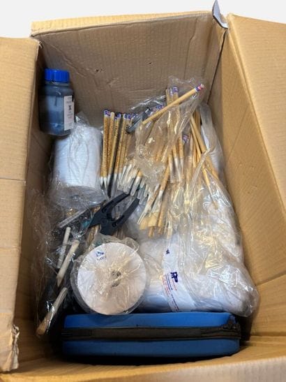 [TOOL KIT]
Box containing various tools,...