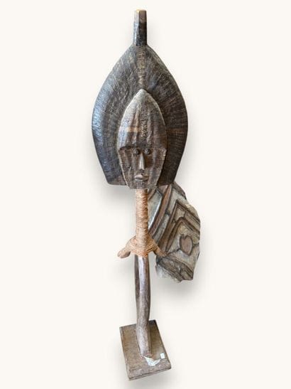 SET OF WOODEN SCULPTURES
Set includes: a...