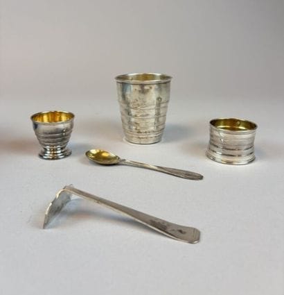[SILVERWARE]
Silver set consisting of:
-...