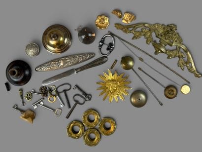 [METAL AND BRONZE HANDLES]
Set of spare parts...