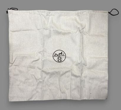 HERMES
Large lot of dust bags and pouches...