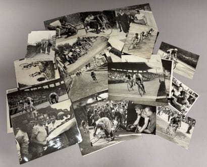 [PHOTOGRAPHS]
A collection of over 90 original...