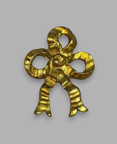 [GILDED BRONZE]
Set made of gilded bronze...
