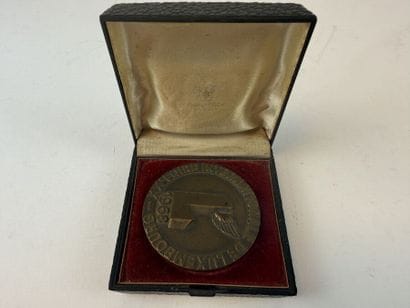 [MEDALS]
Set of medals consisting of:
- an...