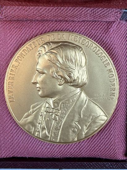 [MEDALS]
5 gold-plated and silver-plated...
