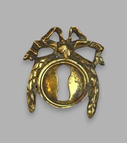 [GILDED BRONZE]
Set made of gilded bronze...