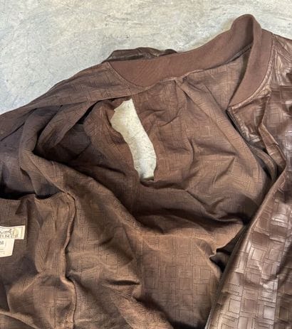TO BE PACKED TOGETHER
HERMES
Brown leather...