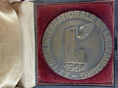[MEDALS]
Set of medals consisting of:
- an...