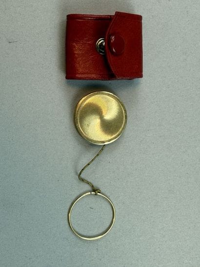 [TRINKETS]
Set of metal and gold-plated metal...